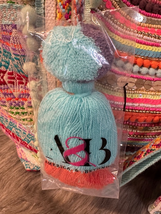 NWT America & Beyond Multicolor Embroidered Tote with Zip Pouch Set - Picture 13 of 13